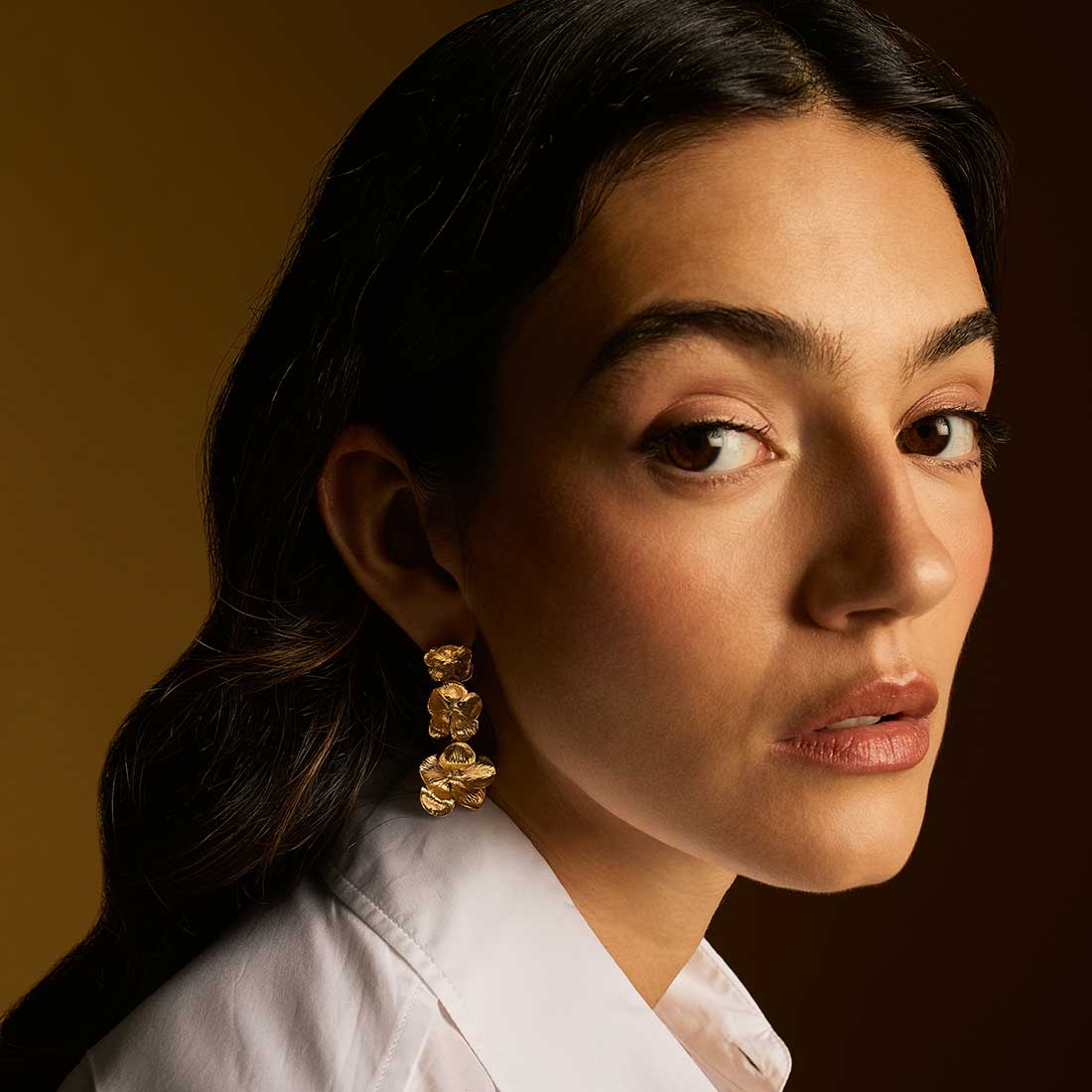 BRINCOS BOHO TRÊS FLORES COMPRIDOS