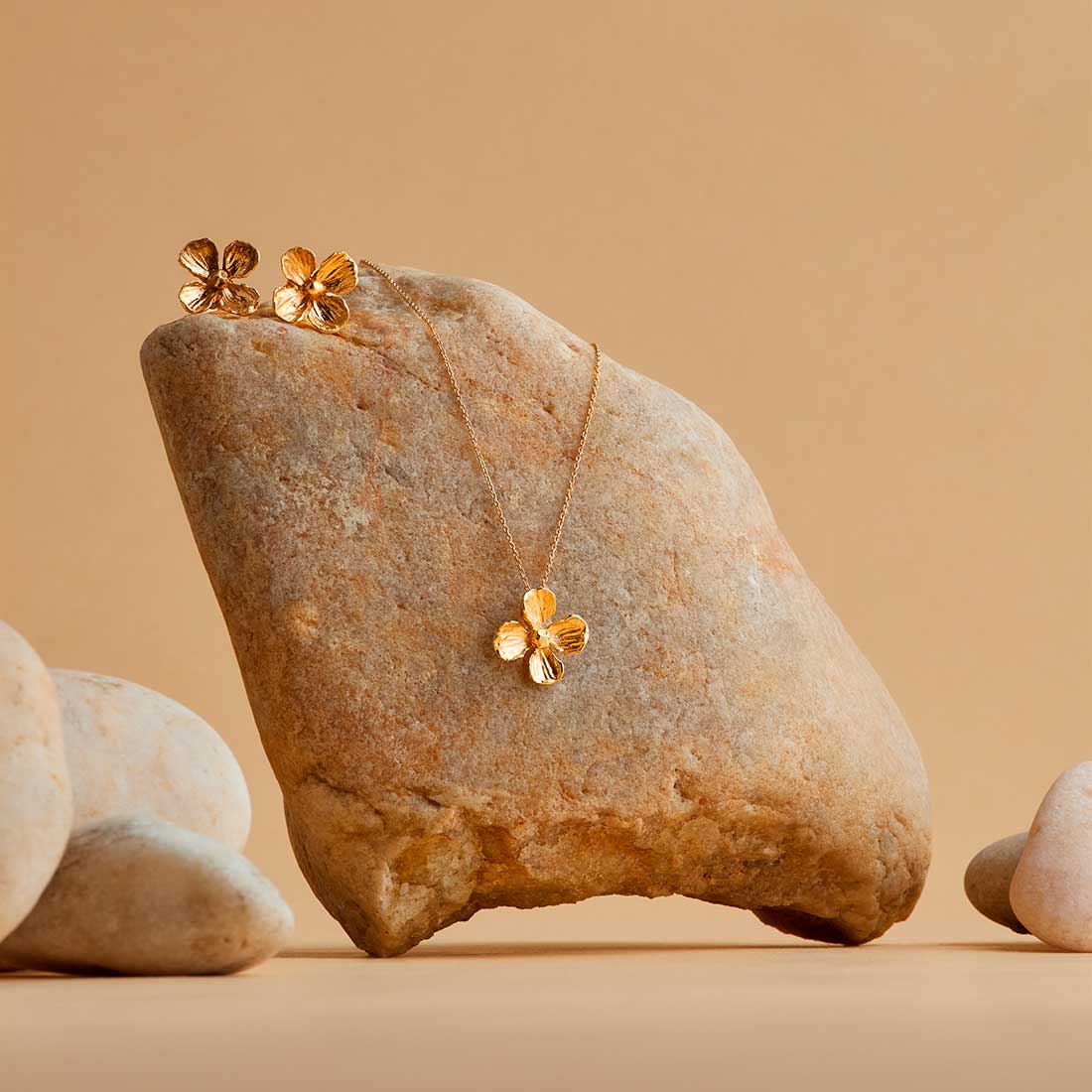 BOHO SMALL FLOWER NECKLACE